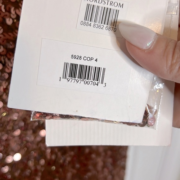 NWT Mac Duggal - 5928 - V-Neck Long Sleeve Sequin Fringe Dress - Picture 5 of 9